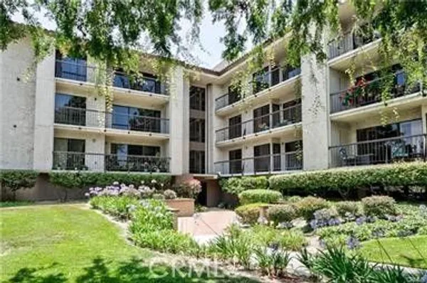 Property Slideshow image 2 of 16 | 13601 del monte dr 54a, Seal Beach, CA, 90740