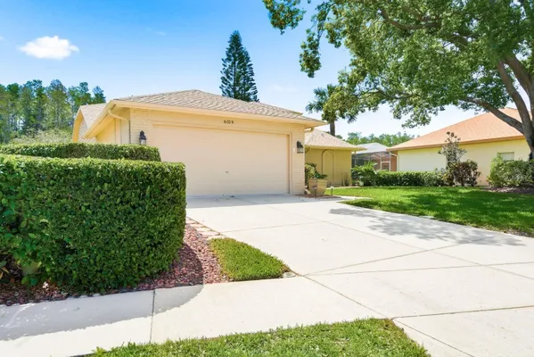 Property Slideshow image 3 of 43 | 6019 country ridge ln, New Port Richey, FL, 34655