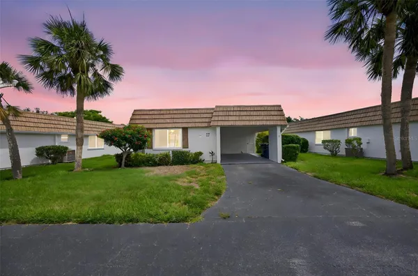 Property Slideshow image 2 of 34 | 2733 riverbluff pl v57, Sarasota, FL, 34231