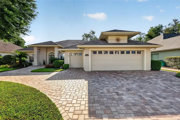 Property Slideshow image 2 of 53 | 1880 edgewater dr, Mount Dora, FL, 32757