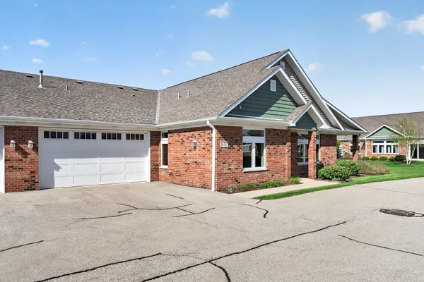 Property Slideshow image 2 of 53 | 411 stearn dr 411, Genoa, IL, 60135