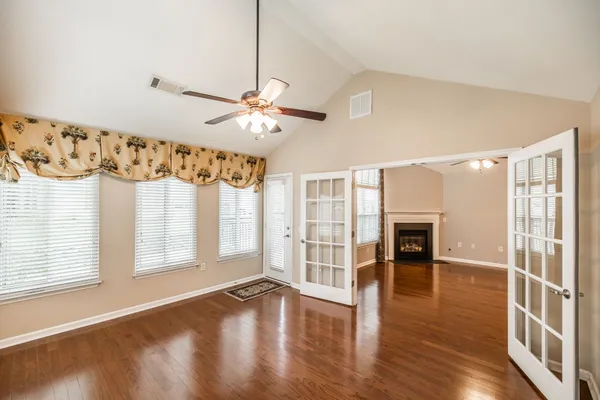 Property Slideshow image 3 of 28 | 825 s browns ln 201, Gallatin, TN, 37066