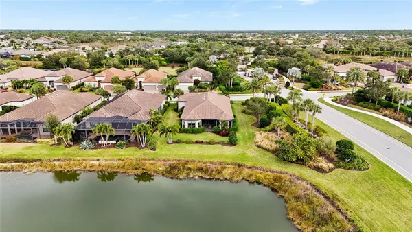 Property Slideshow image 3 of 69 | 5419 lago maggio st, Sarasota, FL, 34238