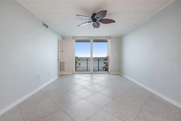 Property Slideshow image 3 of 60 | 9 haig pl 104, Dunedin, FL, 34698