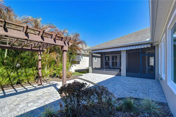 Property Slideshow image 3 of 37 | 6005 sparrowhead way, Lithia, FL, 33547