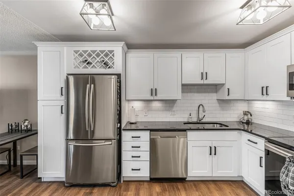 Property Slideshow image 3 of 34 | 625 s alton way 10b, Denver, CO, 80247