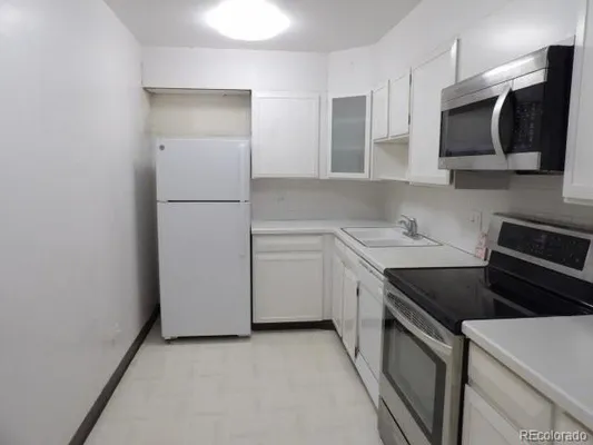 Property Slideshow image 3 of 14 | 605 s alton way apt 3c, Denver, CO, 80247