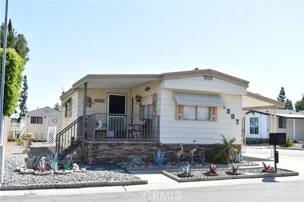 Property Slideshow image 2 of 28 | 1307 orangewood sq, Corona, CA, 92882