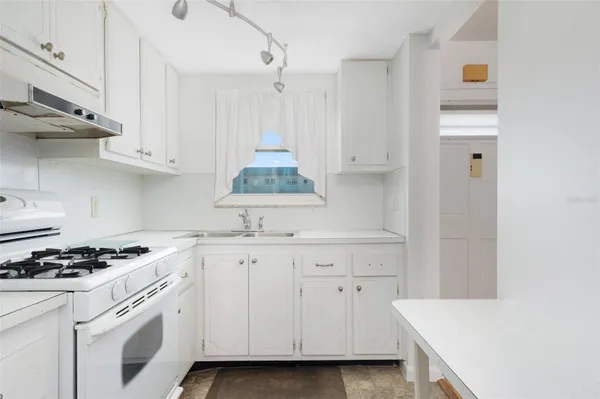 Property Slideshow image 3 of 30 | 3010 59th st 303, Gulfport, FL, 33707