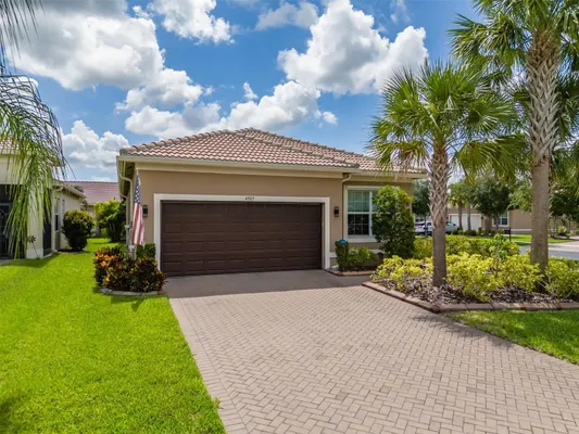 Property Slideshow image 2 of 88 | 4905 sandy glen way, Wimauma, FL, 33598