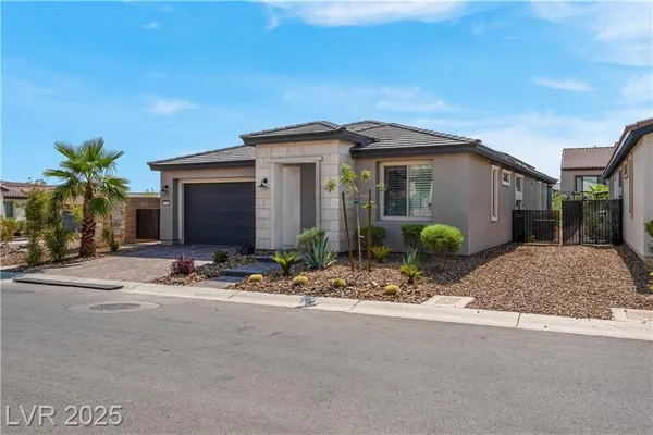 Property Slideshow image 3 of 69 | 124 lake oasis st, Henderson, NV, 89011