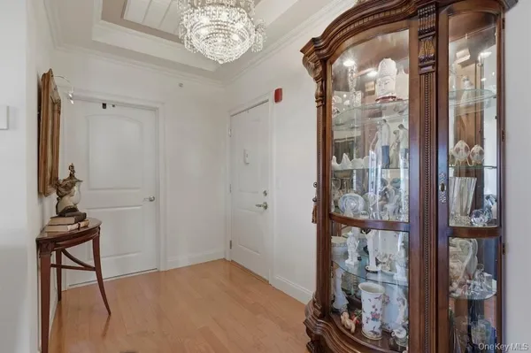 Property Slideshow image 3 of 23 | 923 roosevelt way, North Hempstead, NY, 11590