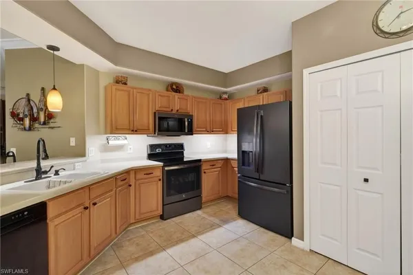Property Slideshow image 3 of 28 | 10109 colonial country club blvd 2410, Fort Myers, FL, 33913