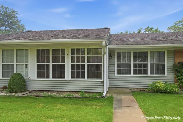 Property Slideshow image 2 of 38 | 7404 crest hill ct 215, Fox Lake, IL, 60020