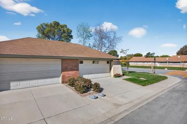 Property Slideshow image 2 of 37 | 26102 village 26 26, Camarillo, CA, 93012