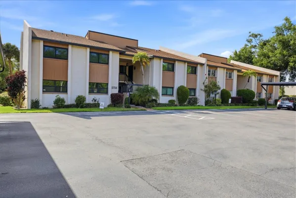 Property Slideshow image 3 of 53 | 2756 clubhouse dr 101, Sarasota, FL, 34232