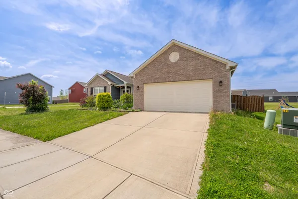 Property Slideshow image 2 of 33 | 5250 hearst ln, Indianapolis, IN, 46239