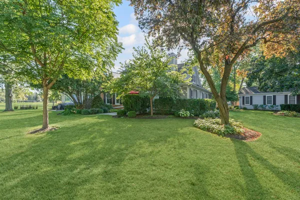 Property Slideshow image 3 of 6 | 688 glasgow ln, Prospect Heights, IL, 60070