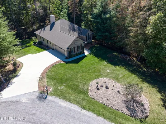 Property Slideshow image 2 of 40 | 14 holly ct, Crossville, TN, 38558