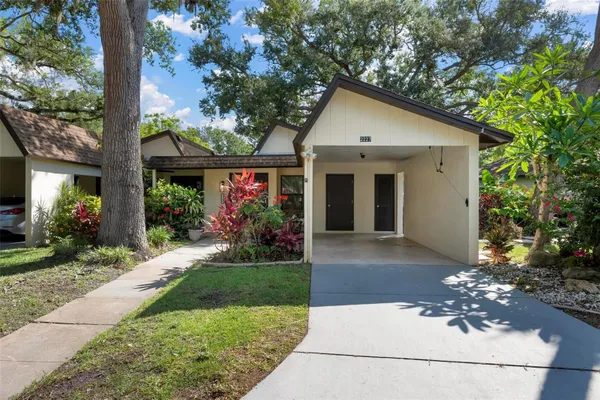Property Slideshow image 2 of 23 | 2227 circlewood dr 52, Sarasota, FL, 34231