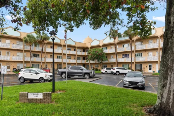 Property Slideshow image 2 of 34 | 2466 ecuadorian way 38, Clearwater, FL, 33763
