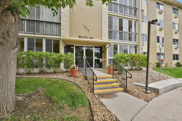 Property Slideshow image 2 of 26 | 13618 e bethany pl 207, Aurora, CO, 80014