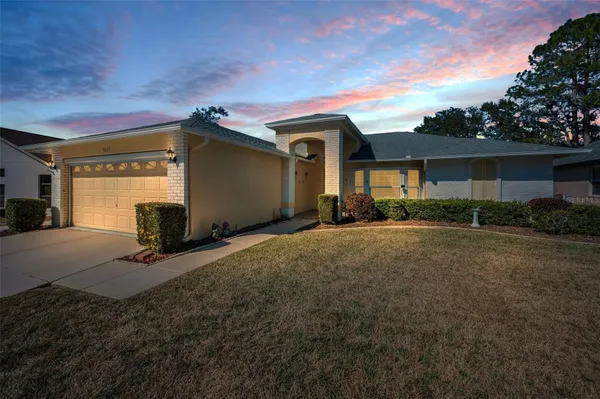 Property Slideshow image 3 of 77 | 9625 oakwood hills ct, New Port Richey, FL, 34655