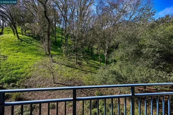 Property Slideshow image 3 of 44 | 5920 horsemans cyn 1b, Walnut Creek, CA, 94595