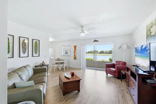 Property Slideshow image 3 of 41 | 7271 w country club dr 122, Sarasota, FL, 34243