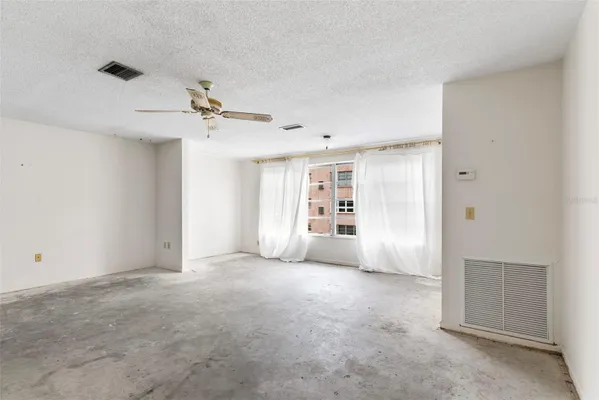 Property Slideshow image 3 of 16 | 5501 80th st 408, St Petersburg, FL, 33709