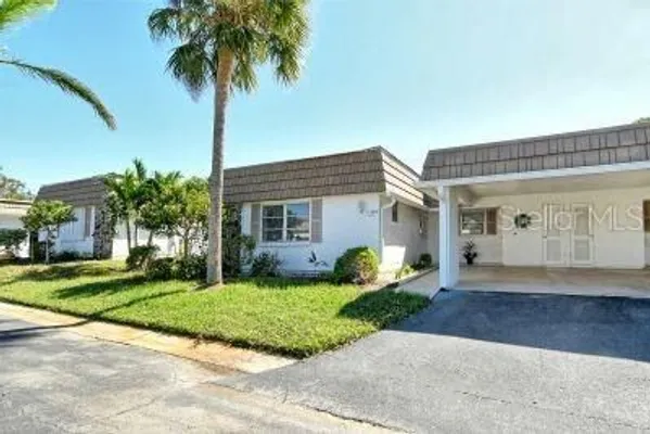 Property Slideshow image 3 of 35 | 2020 riverbluff pkwy # v329, Sarasota, FL, 34231