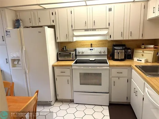 Property Slideshow image 2 of 17 | 3571 inverrary dr 209, Lauderhill, FL, 33319