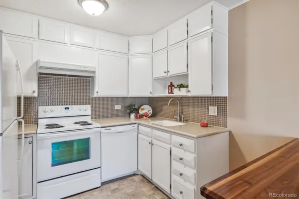 Property Slideshow image 3 of 49 | 690 s alton way 1c, Denver, CO, 80247