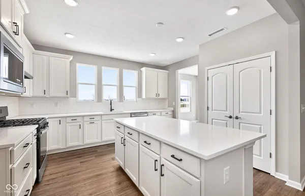 Property Slideshow image 3 of 36 | 13007 seven springs ln, Noblesville, IN, 46060