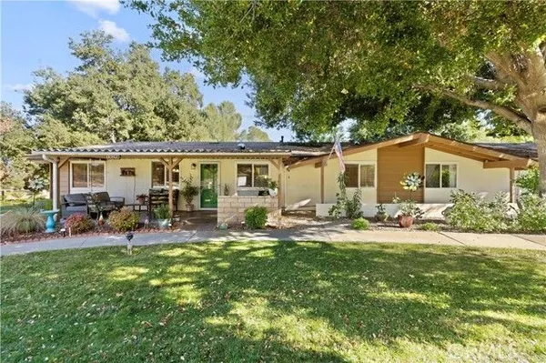 Property Slideshow image 2 of 28 | 19348 avenue of the oaks, Newhall, CA, 91321