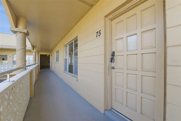 Property Slideshow image 2 of 22 | 2467 finlandia ln 75, Clearwater, FL, 33763