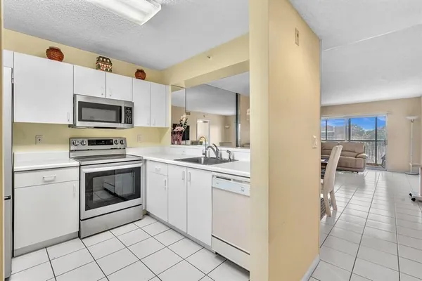 Property Slideshow image 3 of 72 | 9560 weldon cir apt j413, Fort Lauderdale, FL, 33321