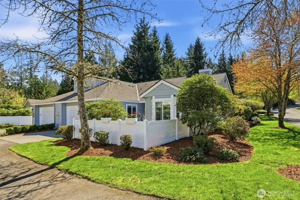 Property Slideshow image 2 of 40 | 3610 225th pl 1375, Issaquah, WA, 98029
