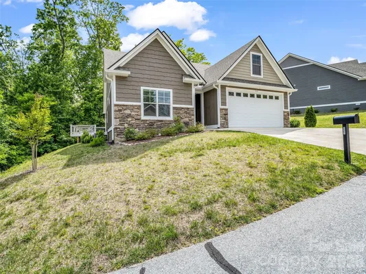 Property Slideshow image 3 of 40 | 221 millbrae loop, Hendersonville, NC, 28791