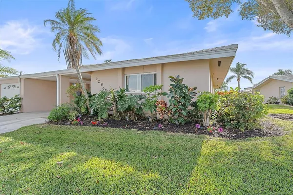 Property Slideshow image 2 of 35 | 3286 brunswick ln # 704, Sarasota, FL, 34239