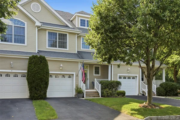 Property Slideshow image 2 of 38 | 2 emilys way, Brookhaven, NY, 11733