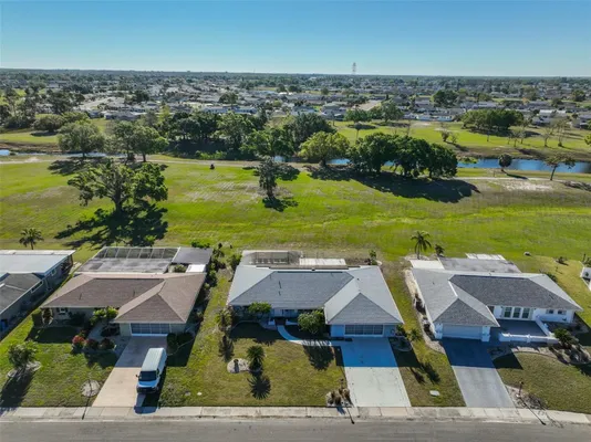 Property Slideshow image 2 of 53 | 672 allegheny dr, Sun City Center, FL, 33573