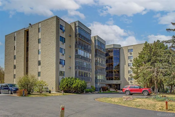 Property Slideshow image 2 of 28 | 14001 e marina dr 603, Aurora, CO, 80014