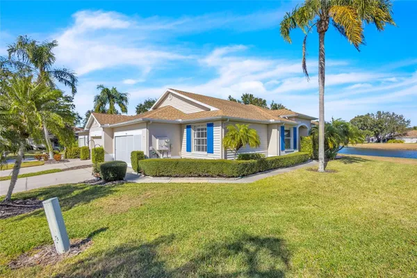 Property Slideshow image 2 of 40 | 1006 radison lake ct # 6, Sun City Center, FL, 33573