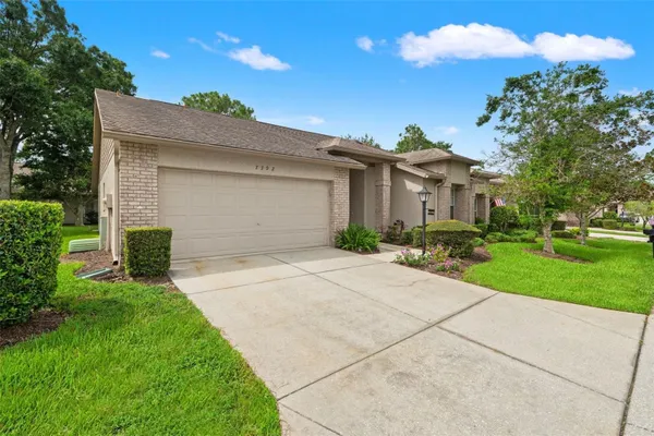 Property Slideshow image 3 of 65 | 7392 meadow brook ln, Spring Hill, FL, 34606