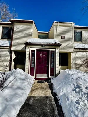 Property Slideshow image 2 of 20 | 53 jefferson oval b, Yorktown Heights, NY, 10598