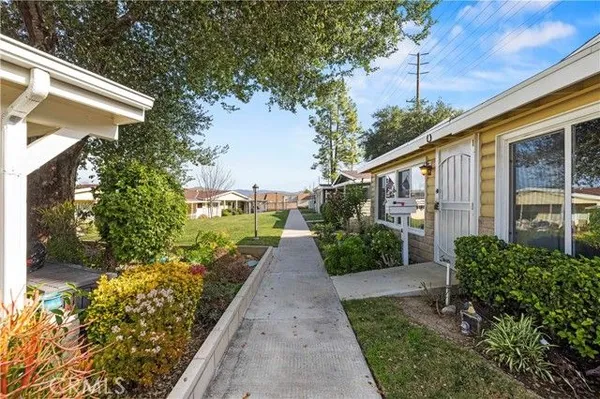 Property Slideshow image 2 of 52 | 19120 avenue of the oaks a, Newhall, CA, 91321