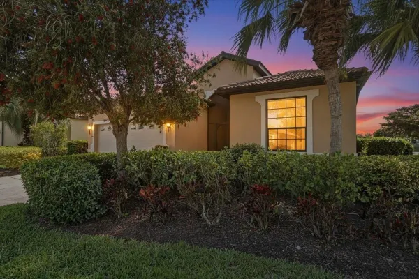 Property Slideshow image 2 of 78 | 8205 stirling falls cir, Sarasota, FL, 34243
