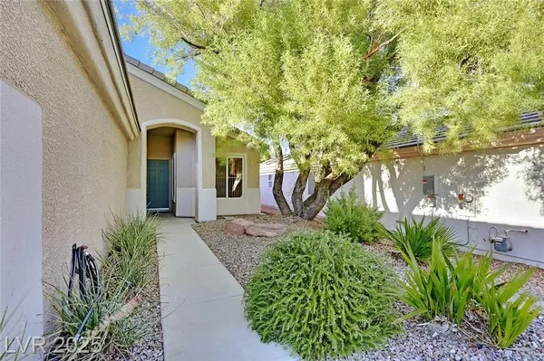 Property Slideshow image 2 of 25 | 2106 eagle watch dr, Henderson, NV, 89012