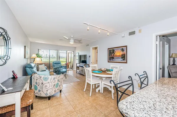 Property Slideshow image 3 of 38 | 6210 sun blvd apt 108, St Petersburg, FL, 33715